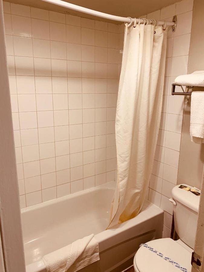 Red Carpet Inn & Suites カルガリー エクステリア 写真