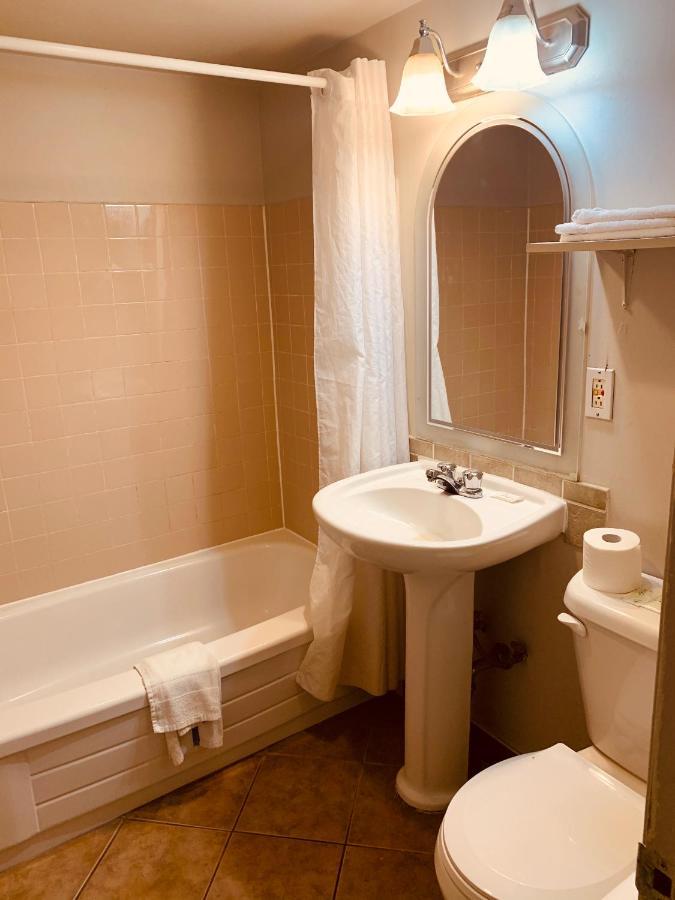 Red Carpet Inn & Suites カルガリー エクステリア 写真