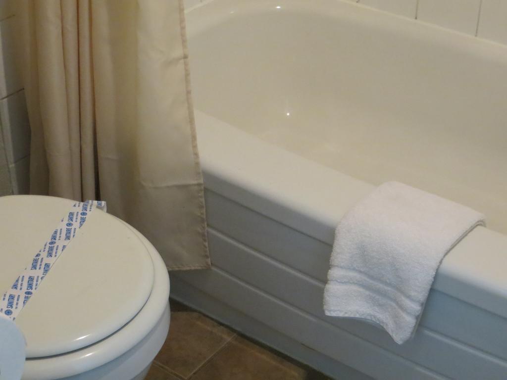 Red Carpet Inn & Suites カルガリー 部屋 写真